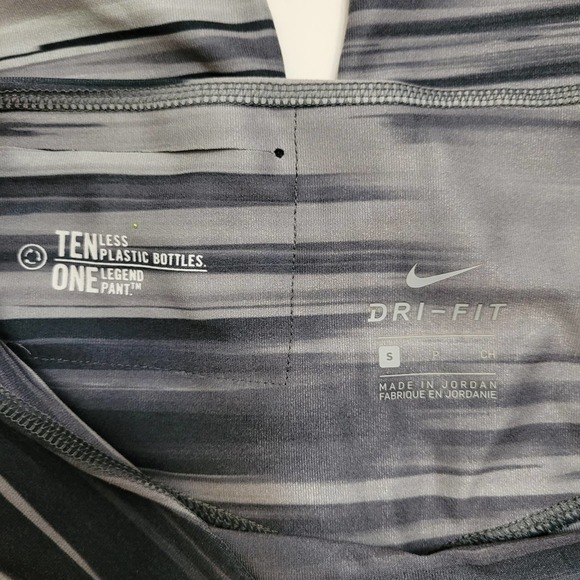 Nike Dri-Fit Gray Striped Cropped Work Out Leggings Size Small - Picture 3 of 6